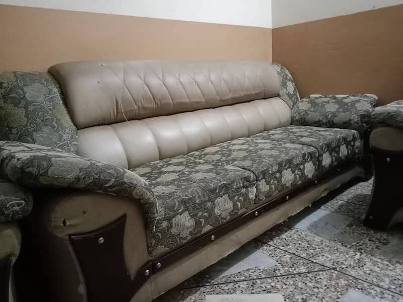 6 seator Sofa/Sofa Set for sell. 0