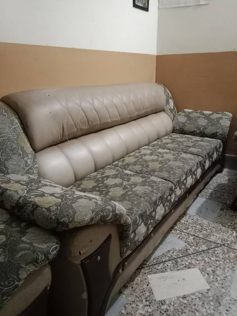 6 seator Sofa/Sofa Set for sell. 3