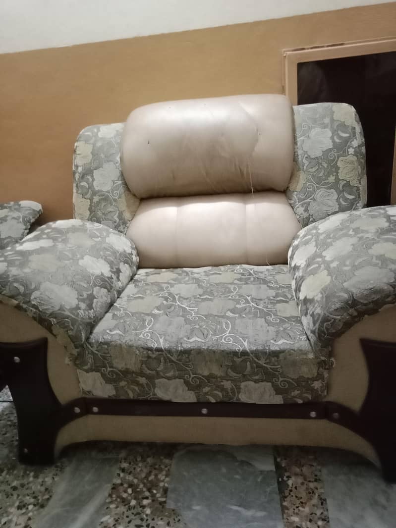 6 seator Sofa/Sofa Set for sell. 4