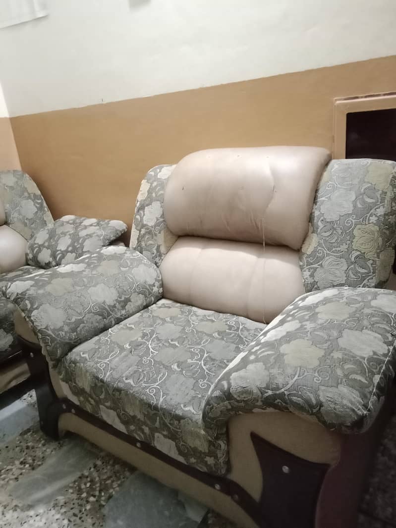 6 seator Sofa/Sofa Set for sell. 5