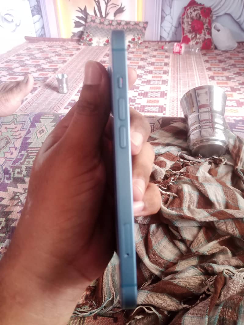 Apple iPhone 13 6