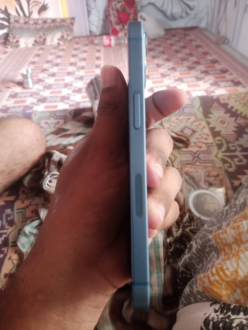 Apple iPhone 13 8