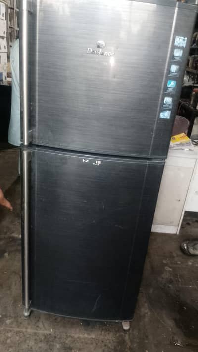 Dawalnce ka fridge ha full size
