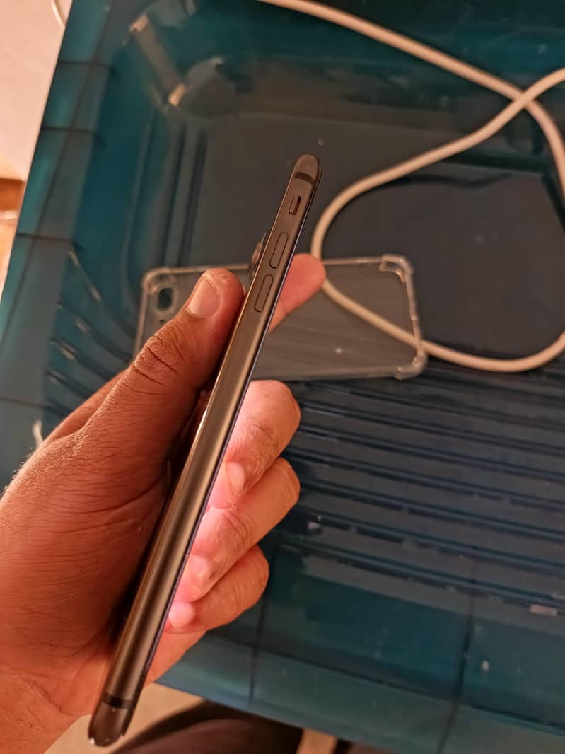 Apple iPhone 8 Plus 3
