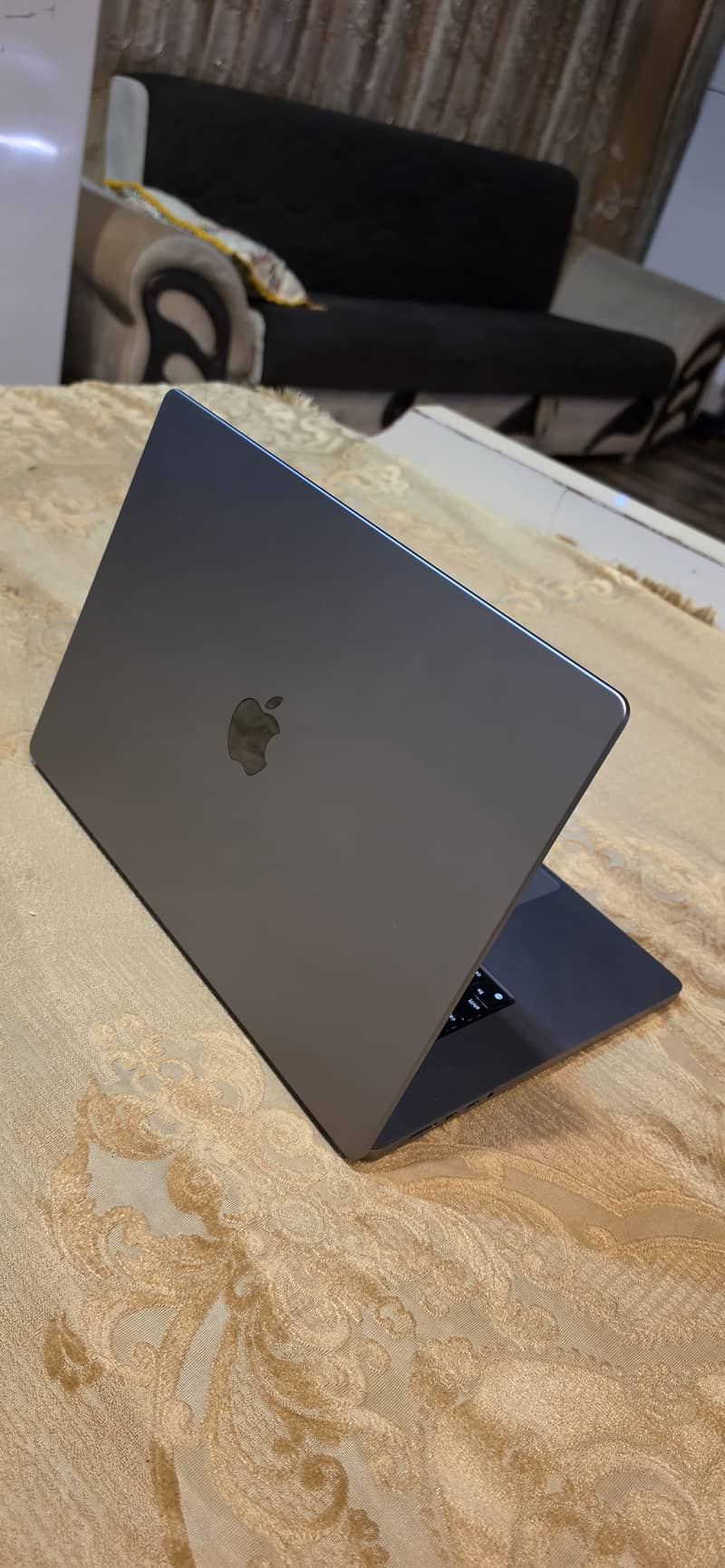 macbook pro M1 max 2