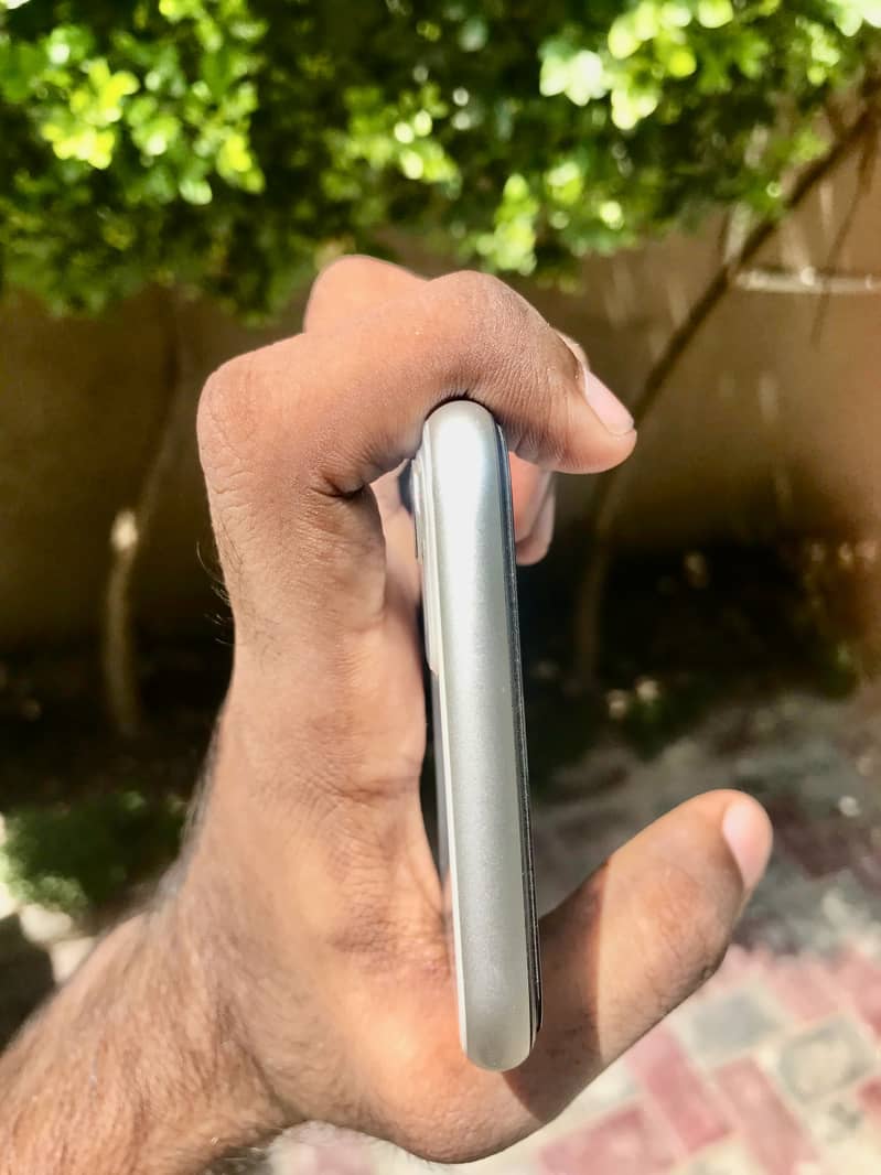 Apple iPhone 11 6