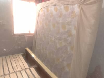 Bed and mettres