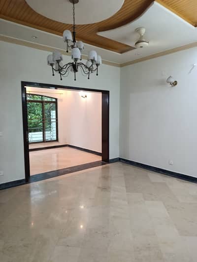 10 MARLA HOUSE FOR SALE