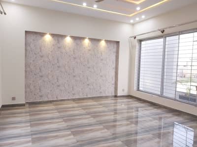10 MARLA HOUSE FOR RENT