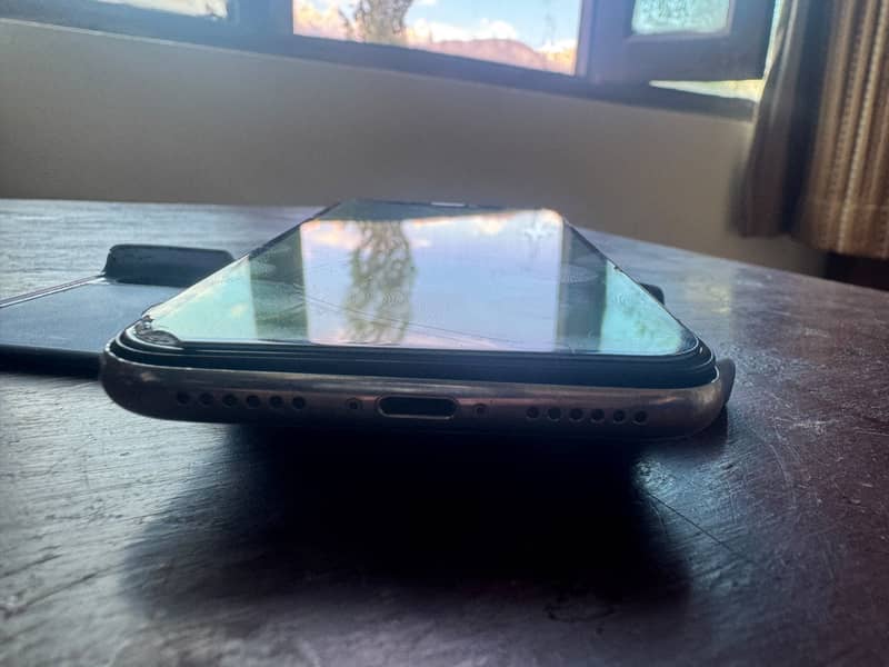 Apple iPhone X 3