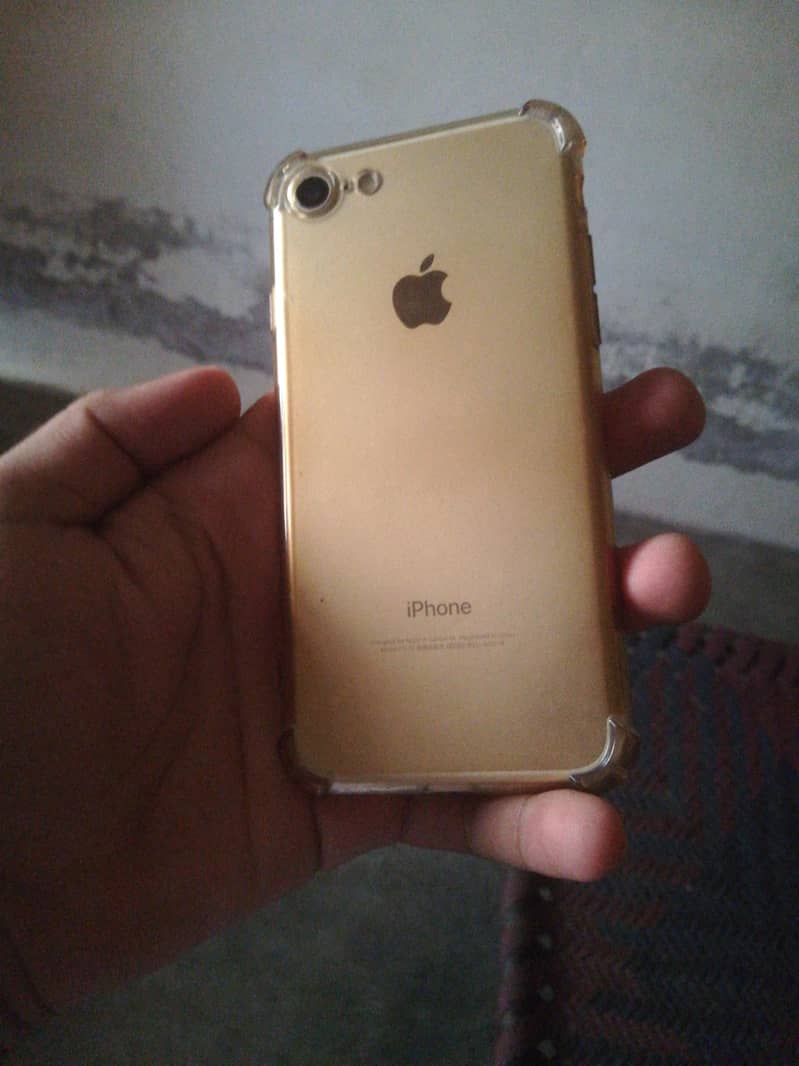 Apple iPhone 7 0