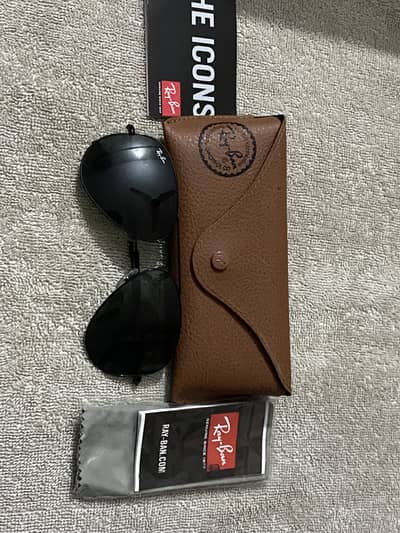 Ray-Ban Aviator Sunglasses with Case and Cloth - Black Lenses