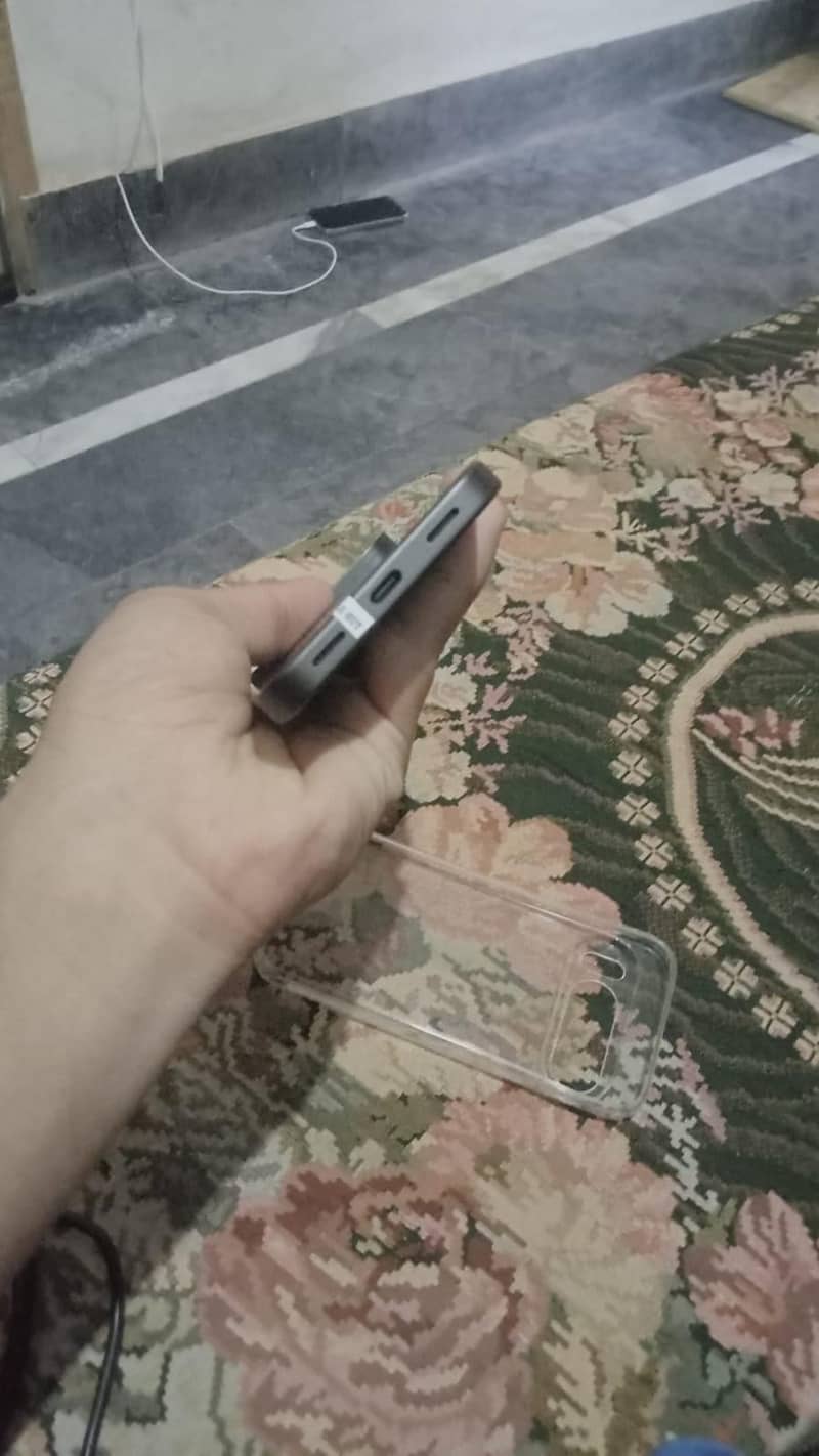 Google Pixel 10 4