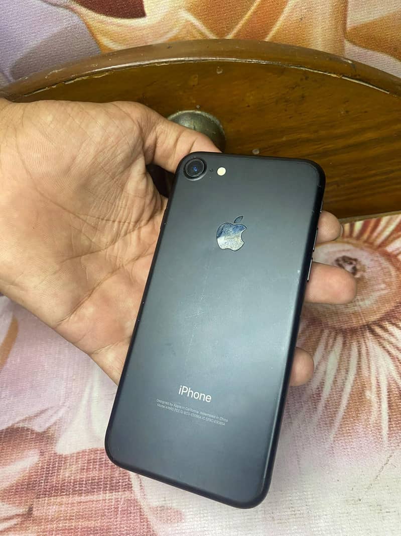 Apple iPhone 7 0