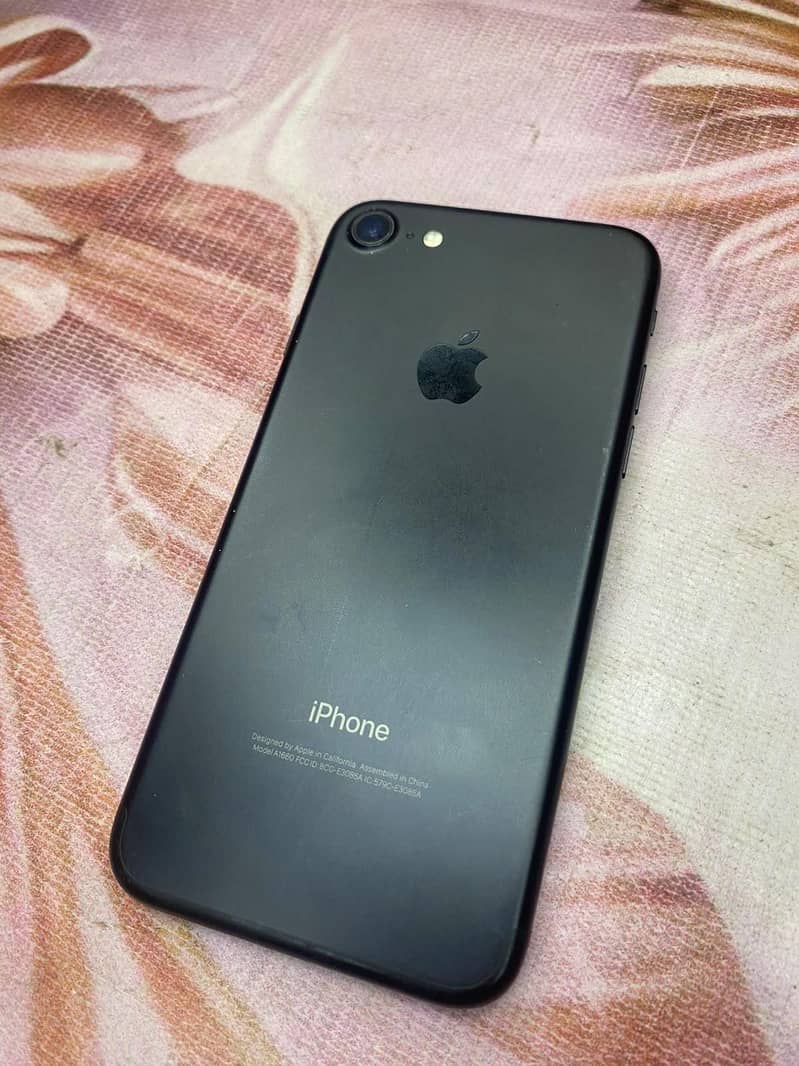 Apple iPhone 7 1