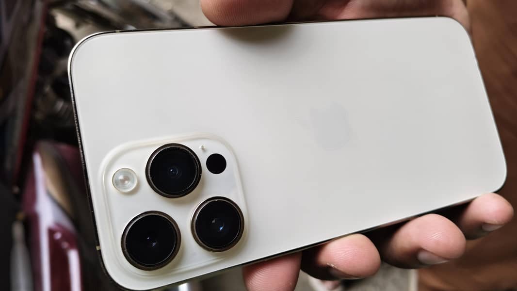 Apple iPhone 14 Pro Max 1