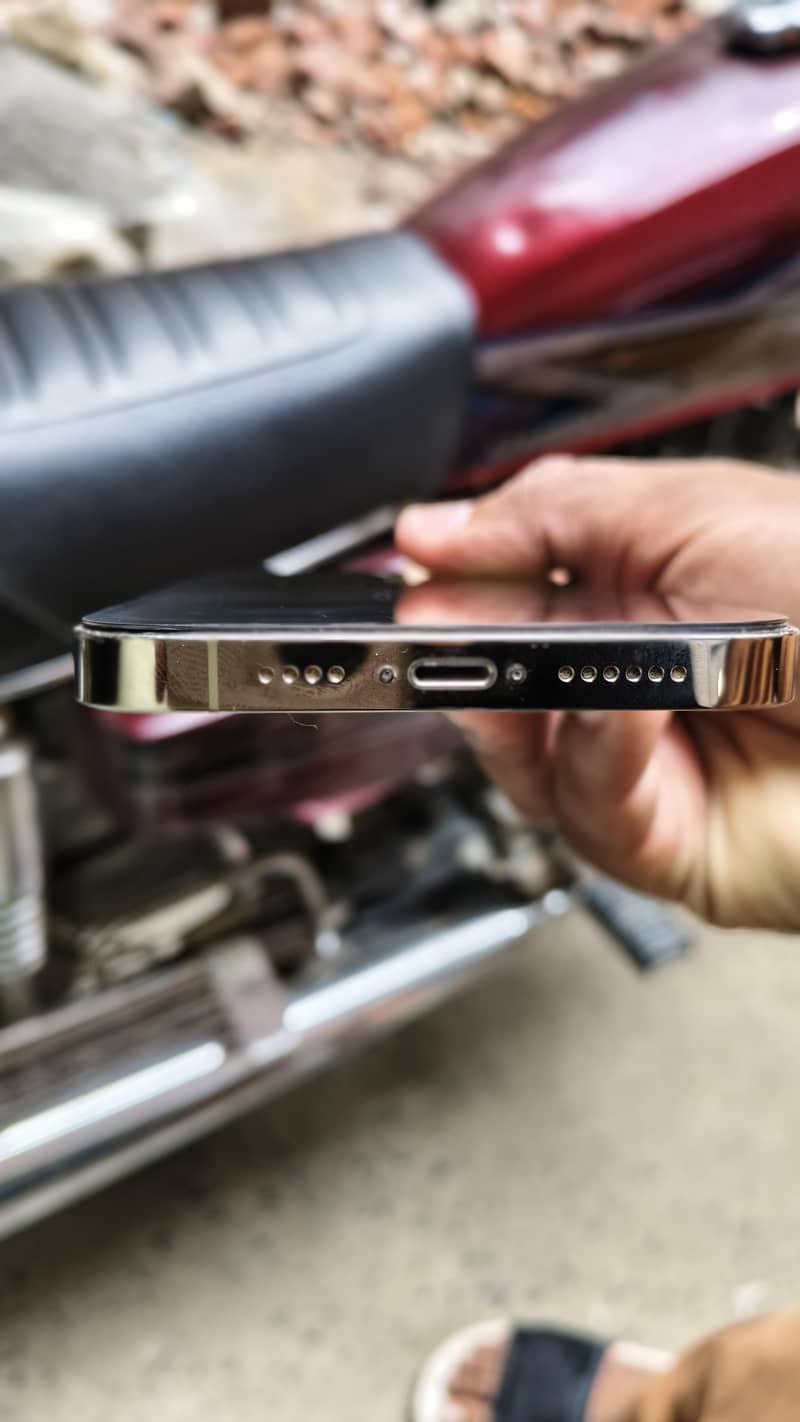 Apple iPhone 14 Pro Max 4