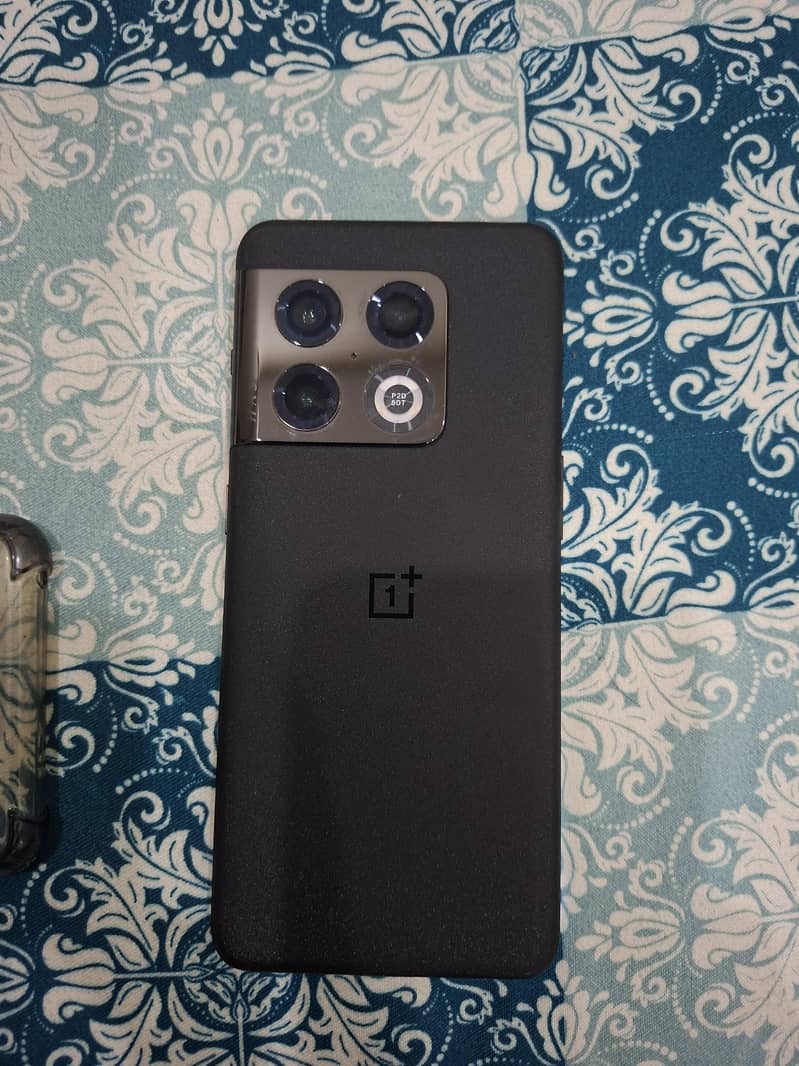 One Plus 10 Pro 1