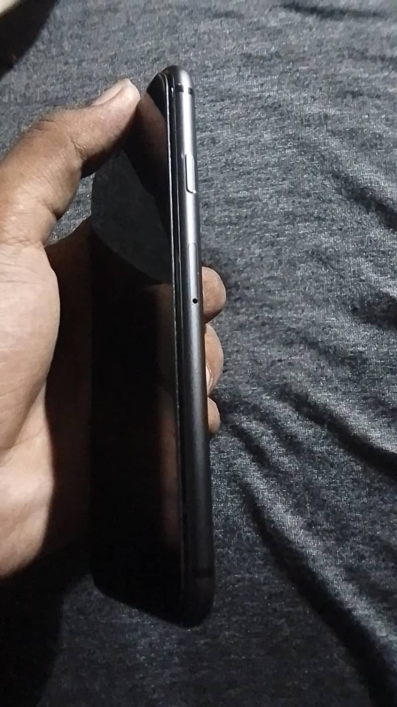 Apple iPhone 8 4