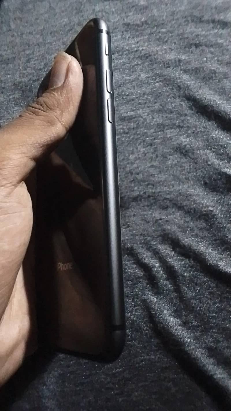 Apple iPhone 8 5