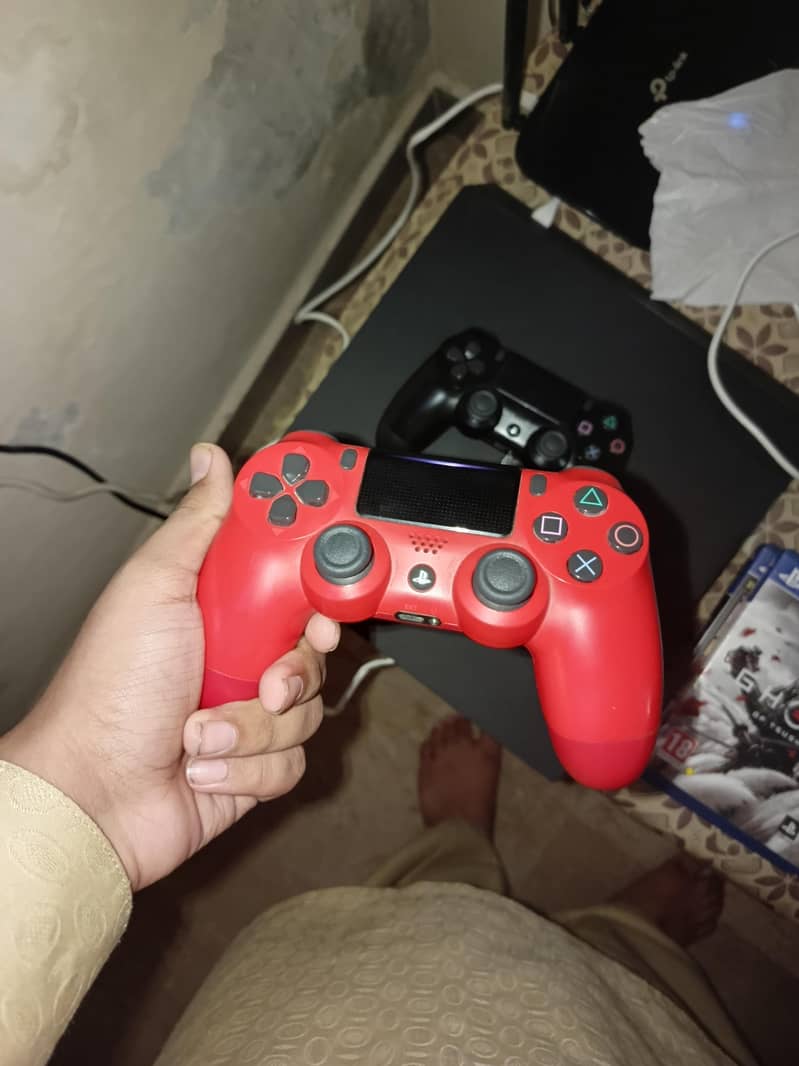 ps4 pro with two original Controller 1