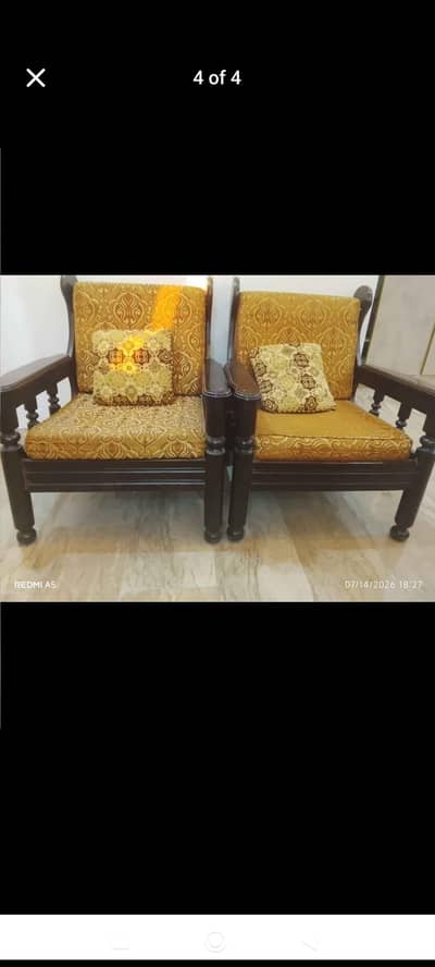 7 seater sofa in good condition wooden tali