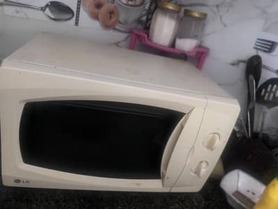 Full size microwave oven for sale | Excellent condition