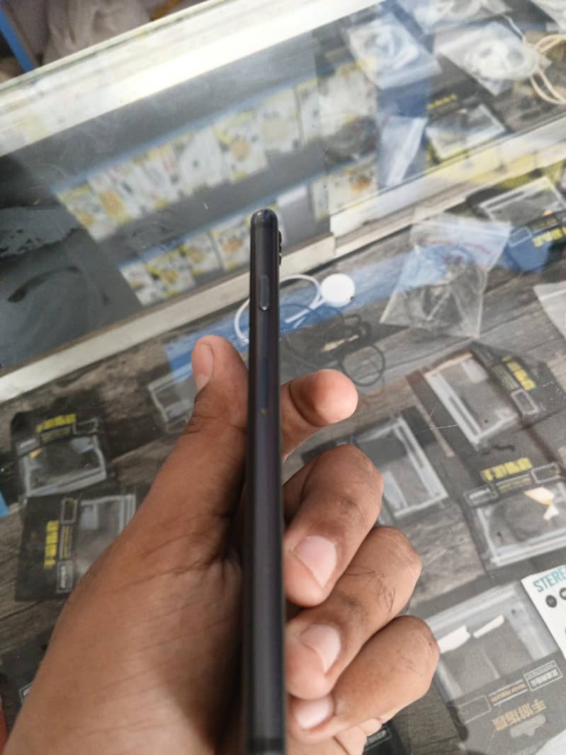 Apple iPhone SE 2 3