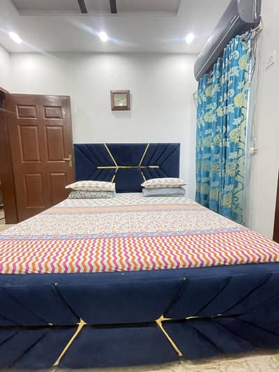 Royal blue modern style bed set