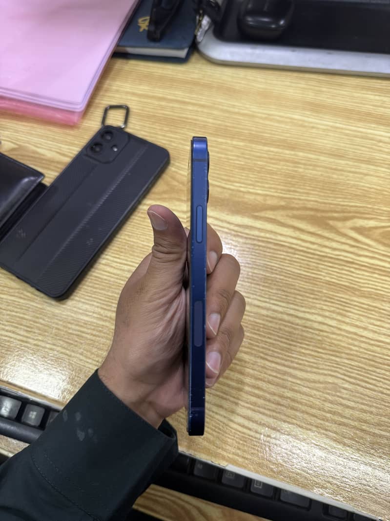 Apple iPhone 12 1