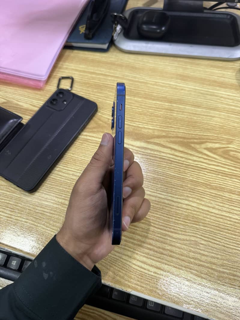 Apple iPhone 12 2