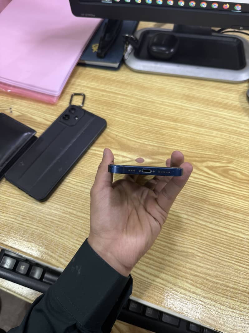 Apple iPhone 12 3