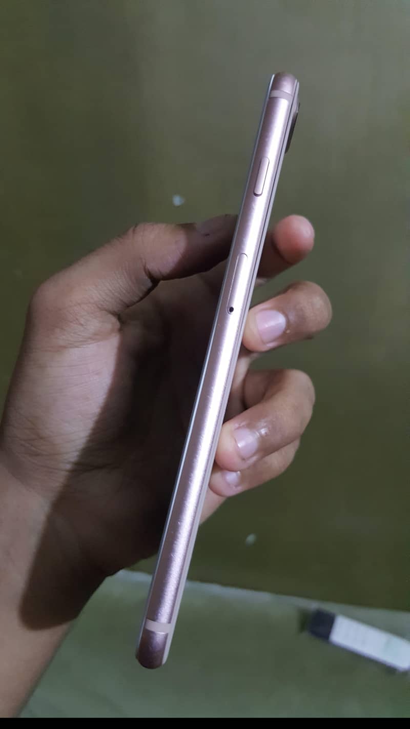 Apple iPhone 8 Plus 1