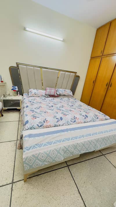 Bed set for sale(03135391999)