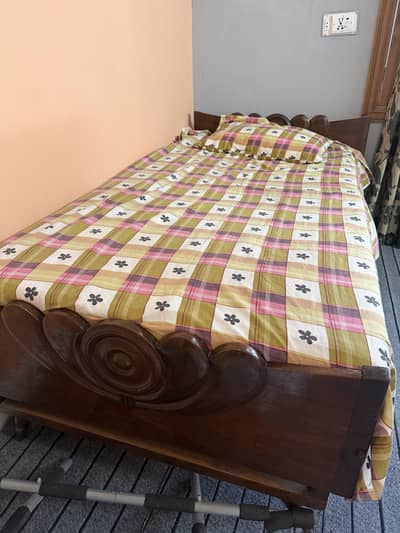 2 single pure wooden beds