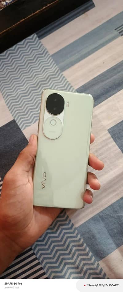 Vivo V40e