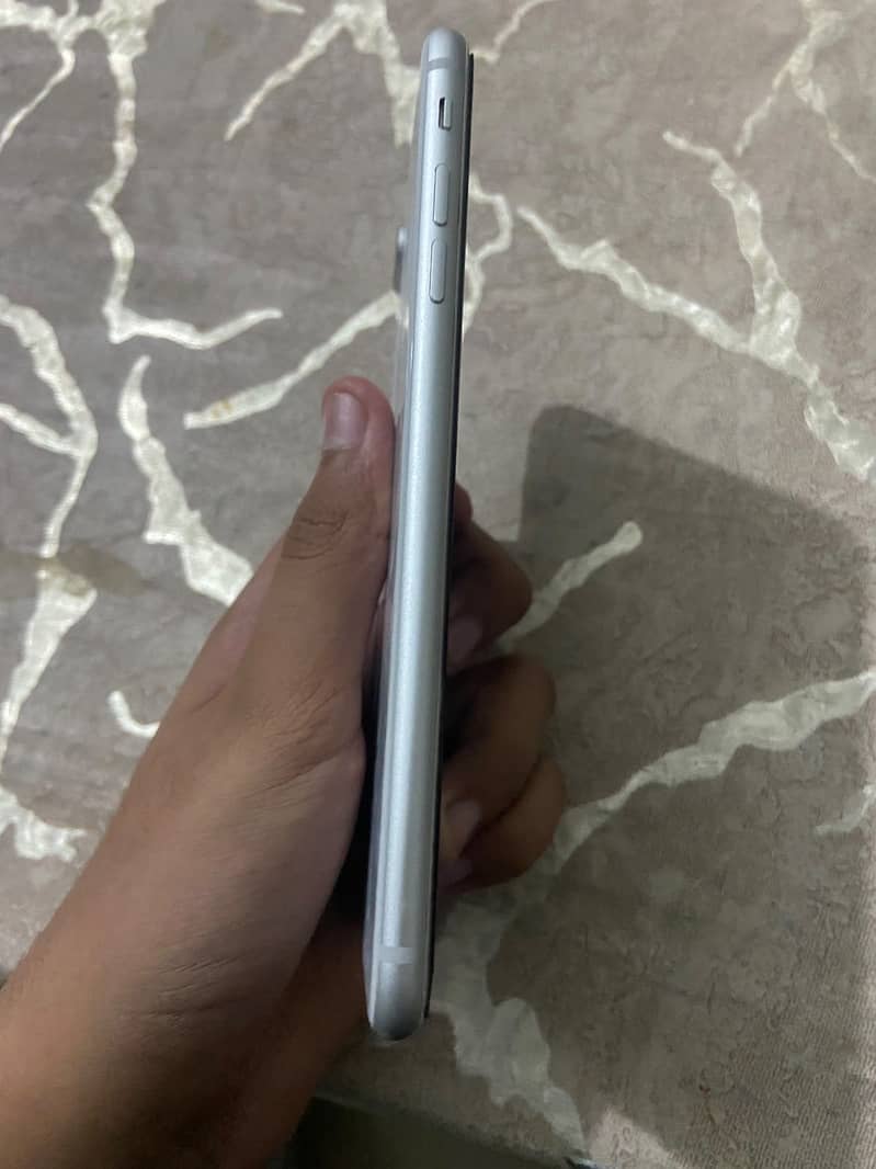 Apple iPhone 8 Plus 3