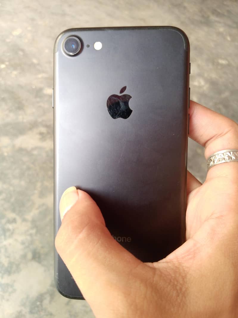Apple iPhone 7 1