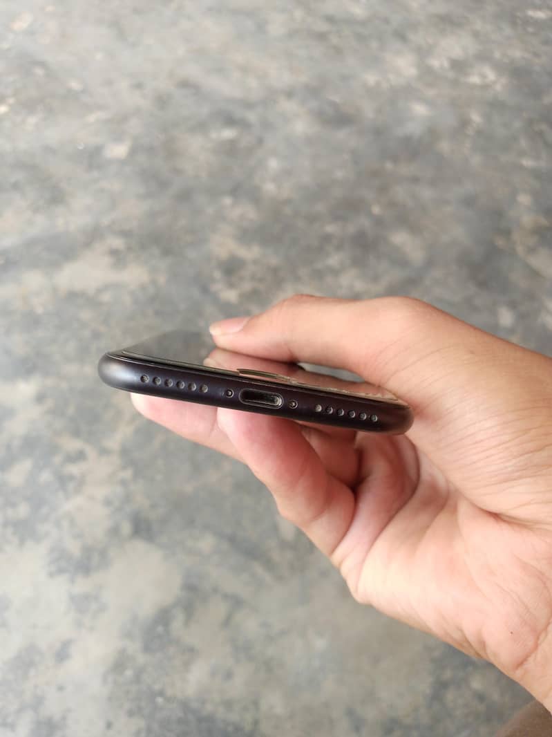 Apple iPhone 7 2