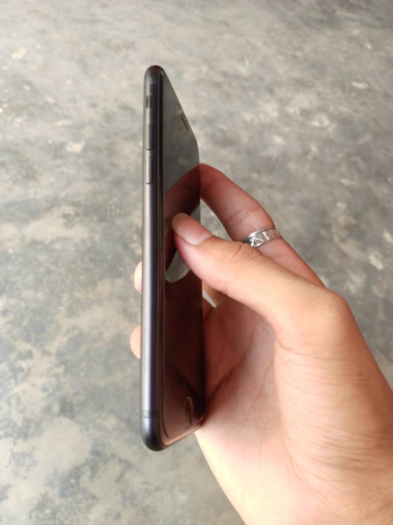 Apple iPhone 7 3