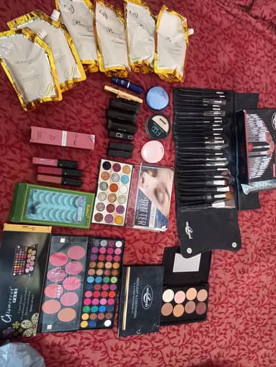 Complete makup collection sale_branded item at affordable price