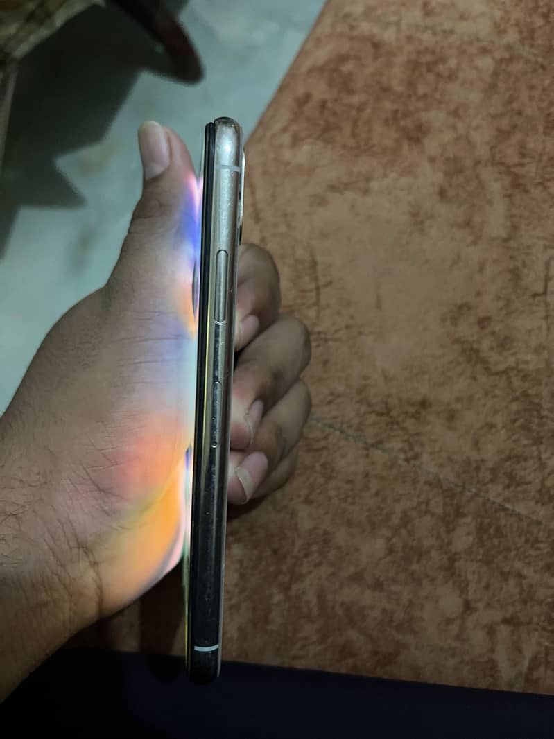 Apple iPhone X 3