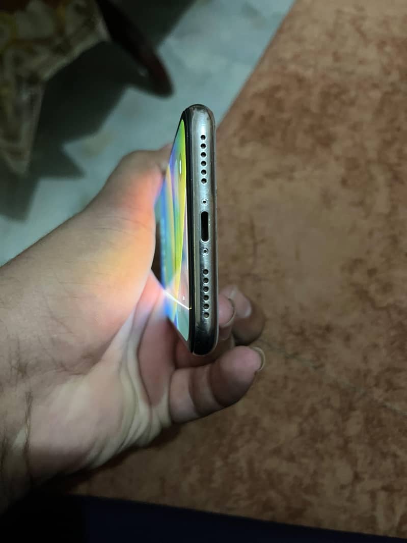Apple iPhone X 5