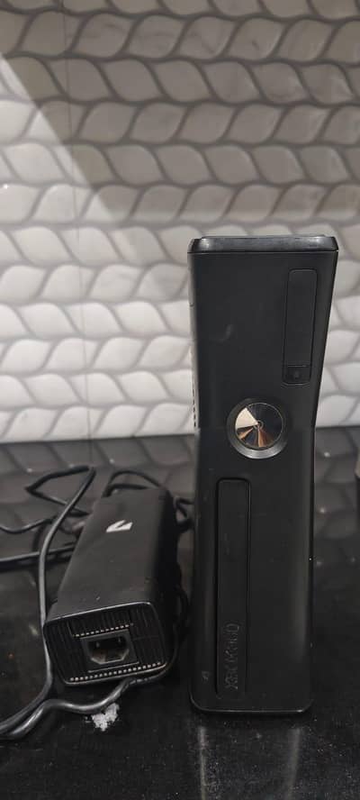 Xbox 360 S | 500 GB Storage Capacity | 25 Top Games Installed