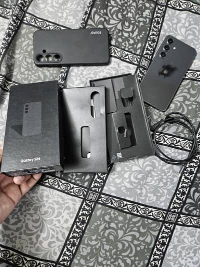 Samsung Mobile S24 condition 10/10
