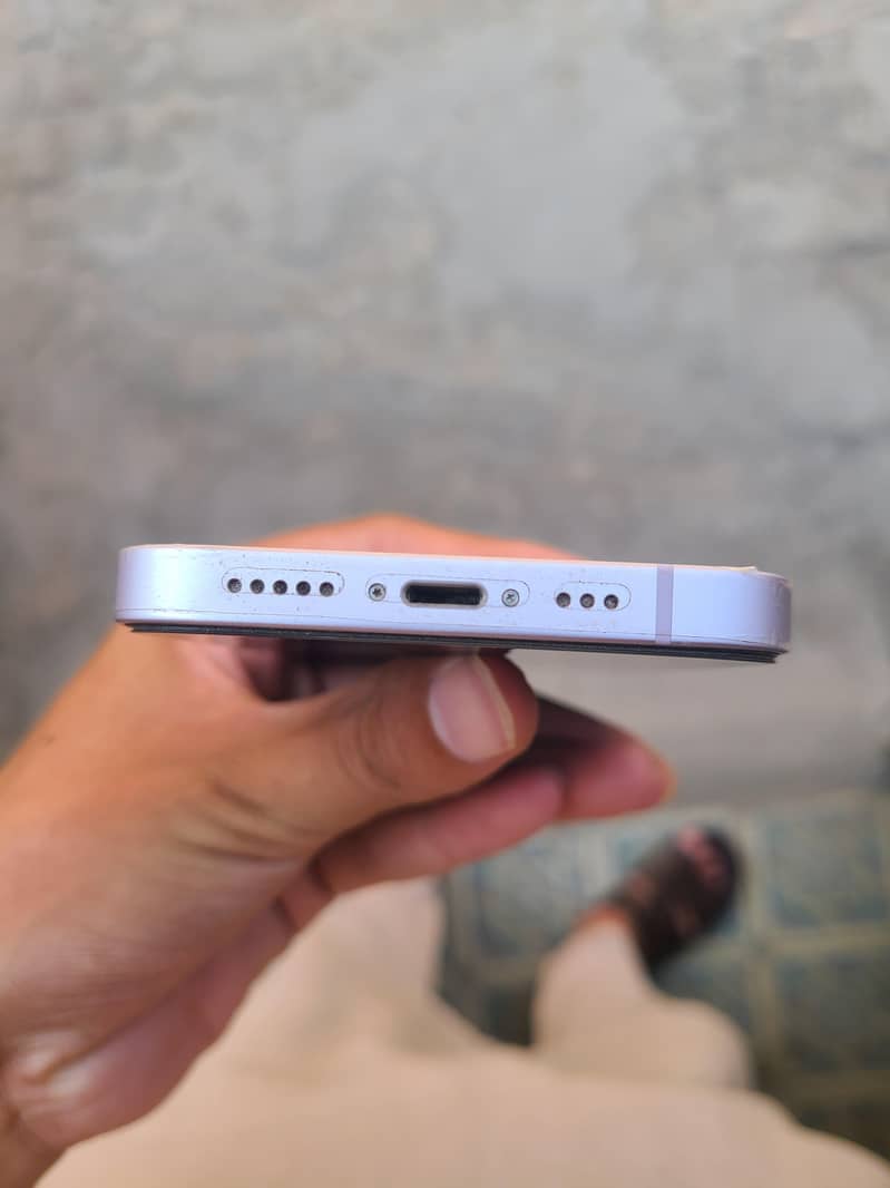 IPhone 14 3