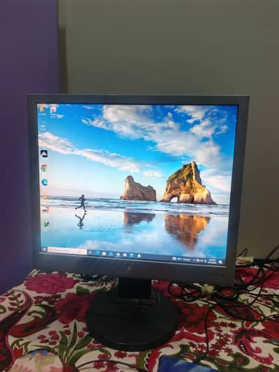 2 LCD ak 17" or ak 19" dell and benq