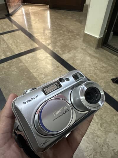 Digital camera fujifilm finepix A205 3x optical zoom only focus error