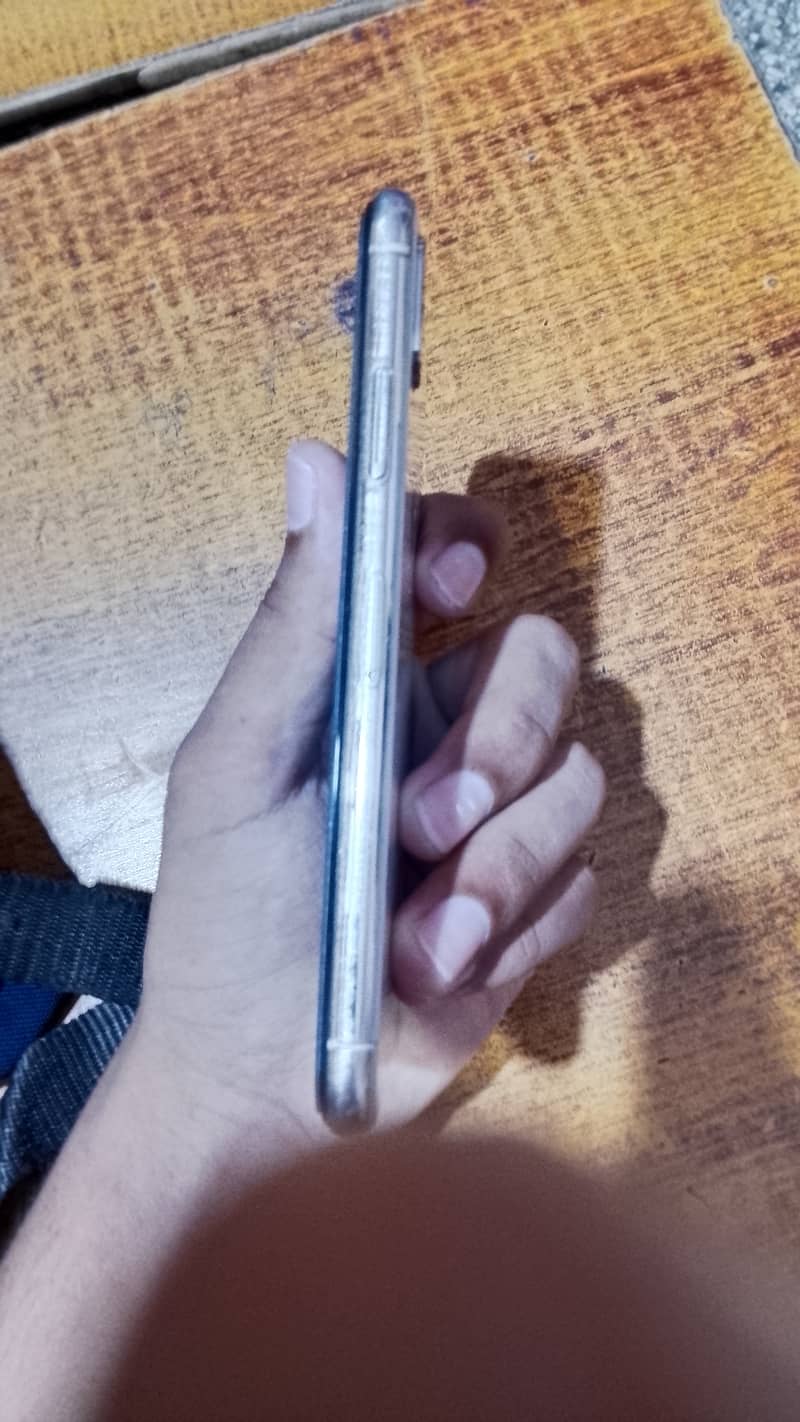 Apple iPhone X 5