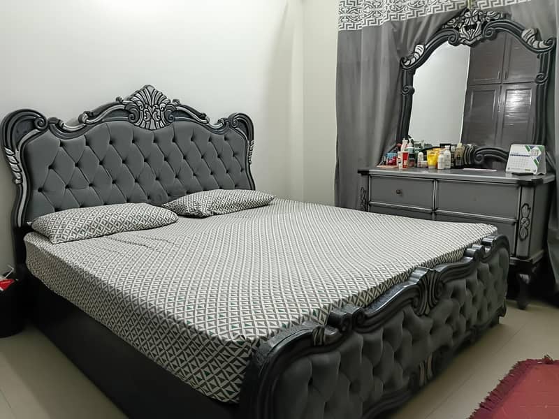 King bed with dressing table 1